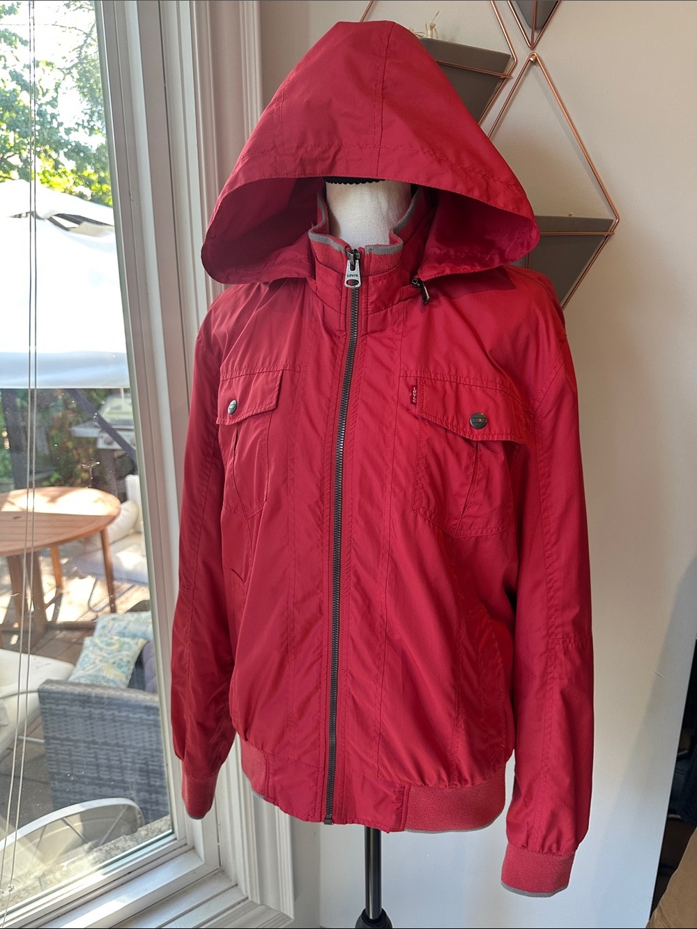 VINTAGE LEVI’S Trucker Style Red Hooded Windbreaker Hooded Jacket Size Small